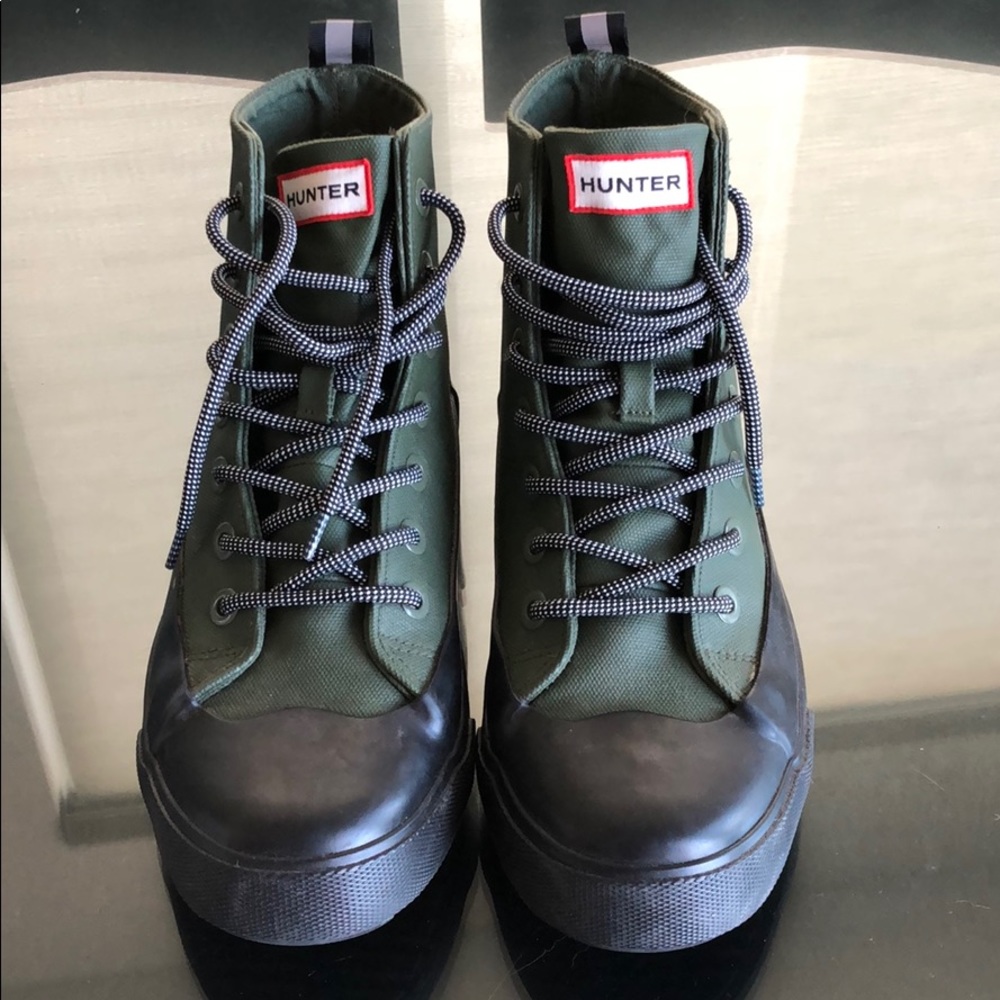 Hunter olive green lace-up rain boots, size 8.5